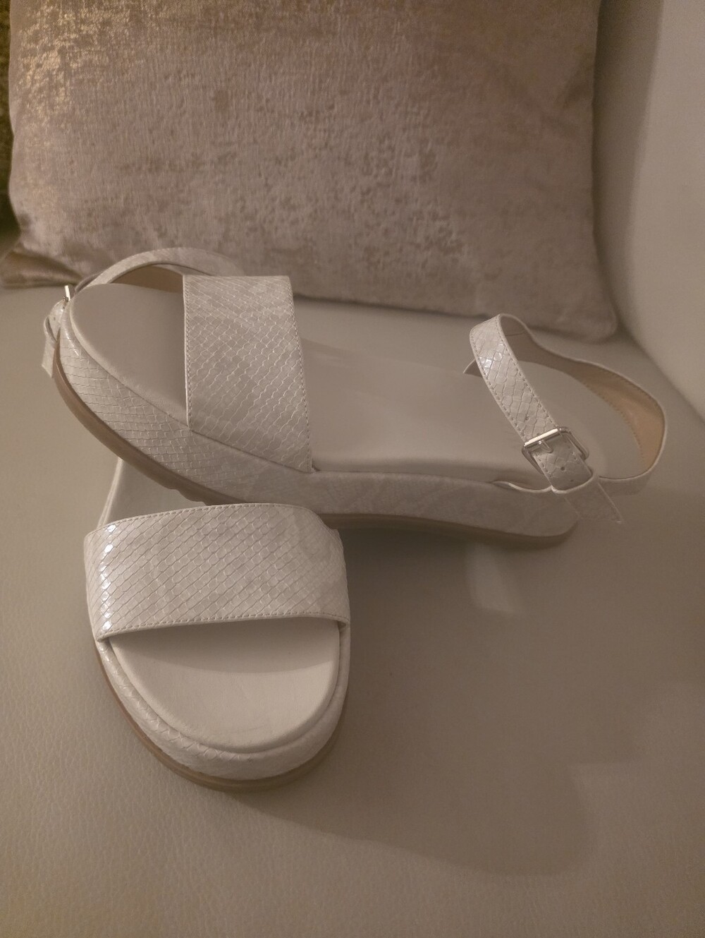 NWOT - Naturalizer Zane Snakeprint Sandal 9.5